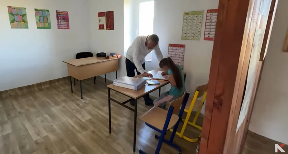 Monika unutar škole