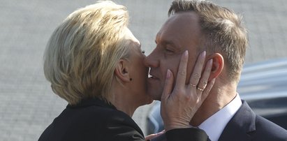 Andrzej Duda i Agata Duda obchodzą dziś rocznicę ślubu, choć zalegalizowali swój związek w grudniu 1994 r...