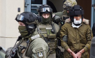 Napadł na psychologa w areszcie śledczym. Proces Kajetana P. odroczony z powodu wątpliwości dotyczących poczytalności