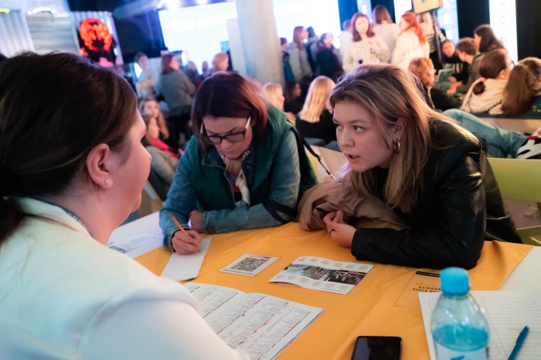 Elab Expo po raz dziewiąty przyciągnęło osoby zainteresowane edukacją za granicą