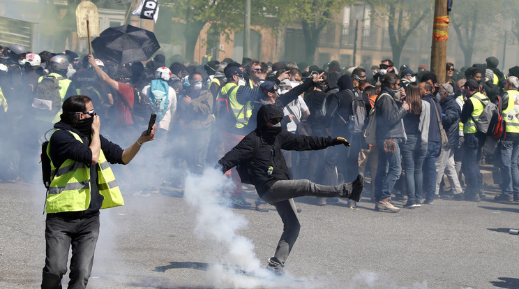 Toulouse-ban rendőrökkel csaptak össze a tüntetők /Fotó: MTI - EPA