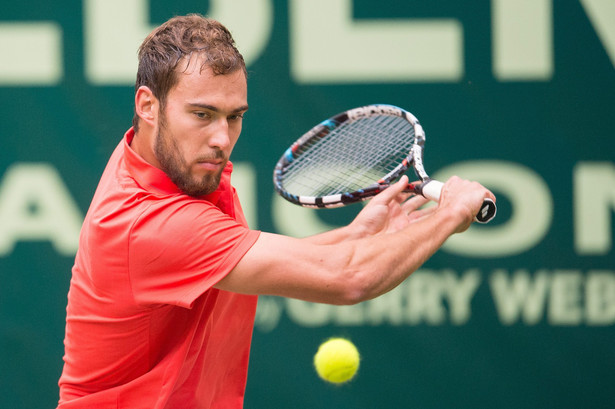 Janowicz przegrał z Nishikorim i odpadł z turnieju ATP w Halle