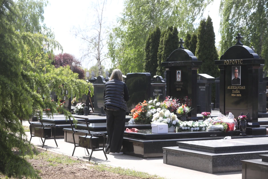 Novo bežanijsko groblje rođendan Saše Popovića