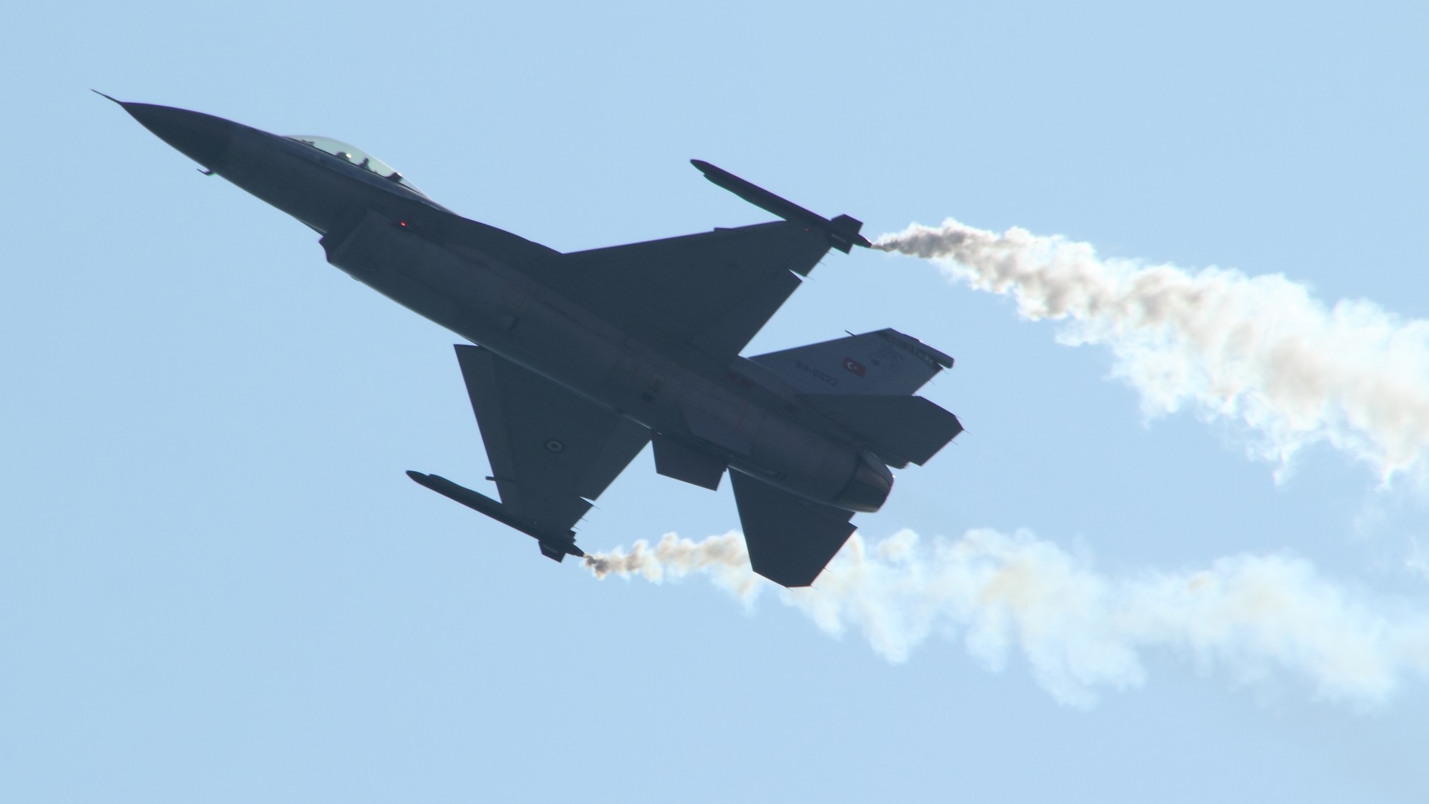 Raketa z F-16 zasiahla rodinný dom. (ilustračné foto)