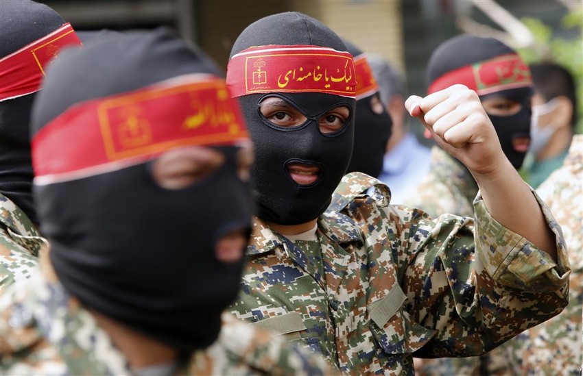 Pripadnici Basidža u Teheranu u aprilu