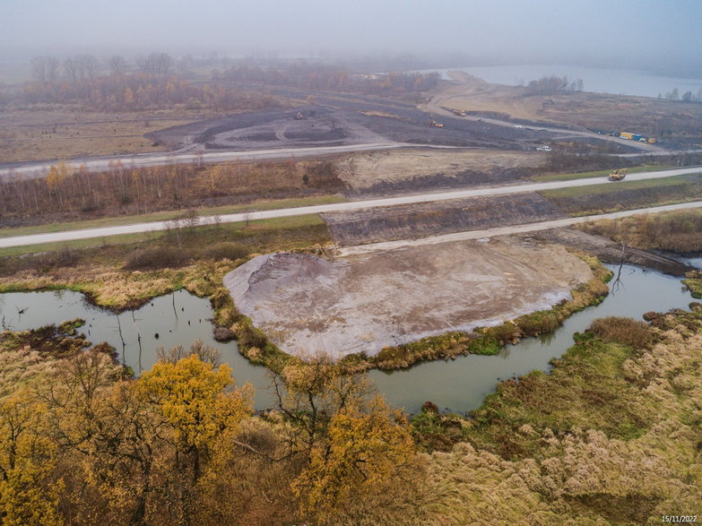 Budowa drogi ekspresowej S-1 - odcinek węzeł Oświęcim - Dankowice - zdjęcia z drona - 15.11.2022 - autor: GDDKiA