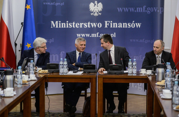 Minister Szczurek uspokaja frankowiczów: Banki uwzględnią ujemny LIBOR