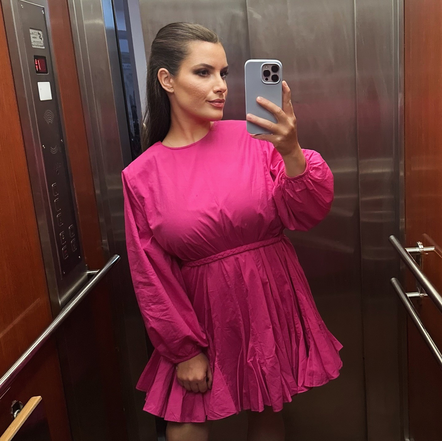 xmanželka komika Bekima Laura Aziri.