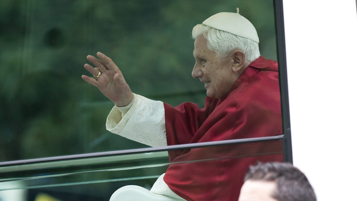 Benedykt XVI powiedział w homilii podczas mszy w niedzielę w Barcelonie, że "Kościół sprzeciwia się jakiejkolwiek formie negacji życia ludzkiego i wspiera to, co krzewi porządek naturalny w środowisku instytucji rodziny". Apelował też o "postęp moralny".