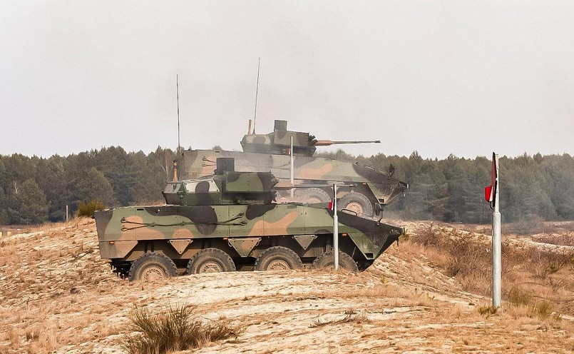 Rosomak z wieżą ZSSW-30 polskiej konstrukcji