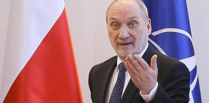 Macierewicz: Putin naciskał na Tuska w sprawie Smoleńska