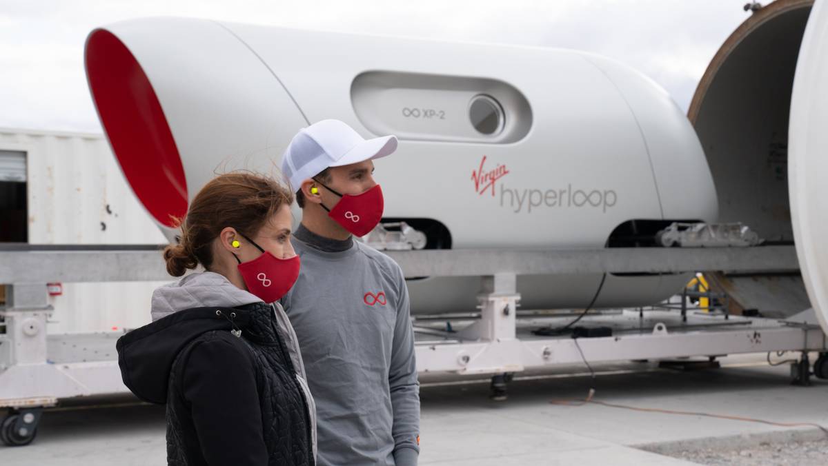 Virgin Hyperloop - pierwszy pasażerski test kolejki