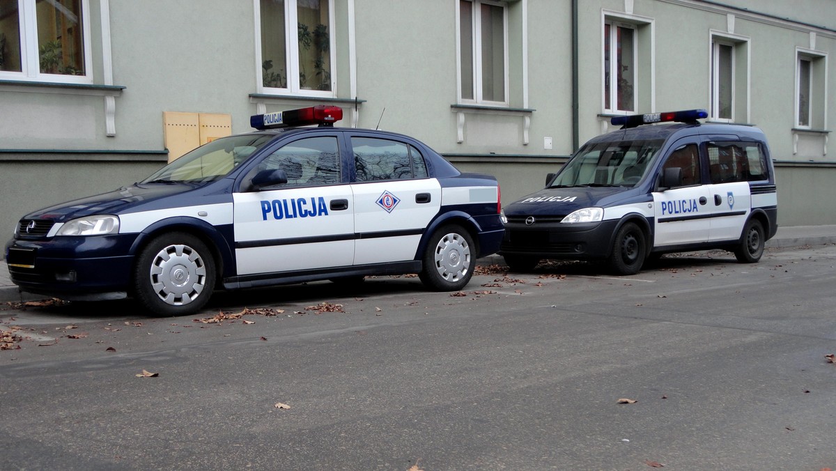 Policja donosi o kolejnym przypadku pijanej matki "opiekującej" się swoim dzieckiem. Tym razem do takiego zdarzenia doszło w małopolskim Kłaju. Kobieta miała 1,8 promila w organizmie. Jej dziecko trafi wkrótce do rodziny zastępczej.