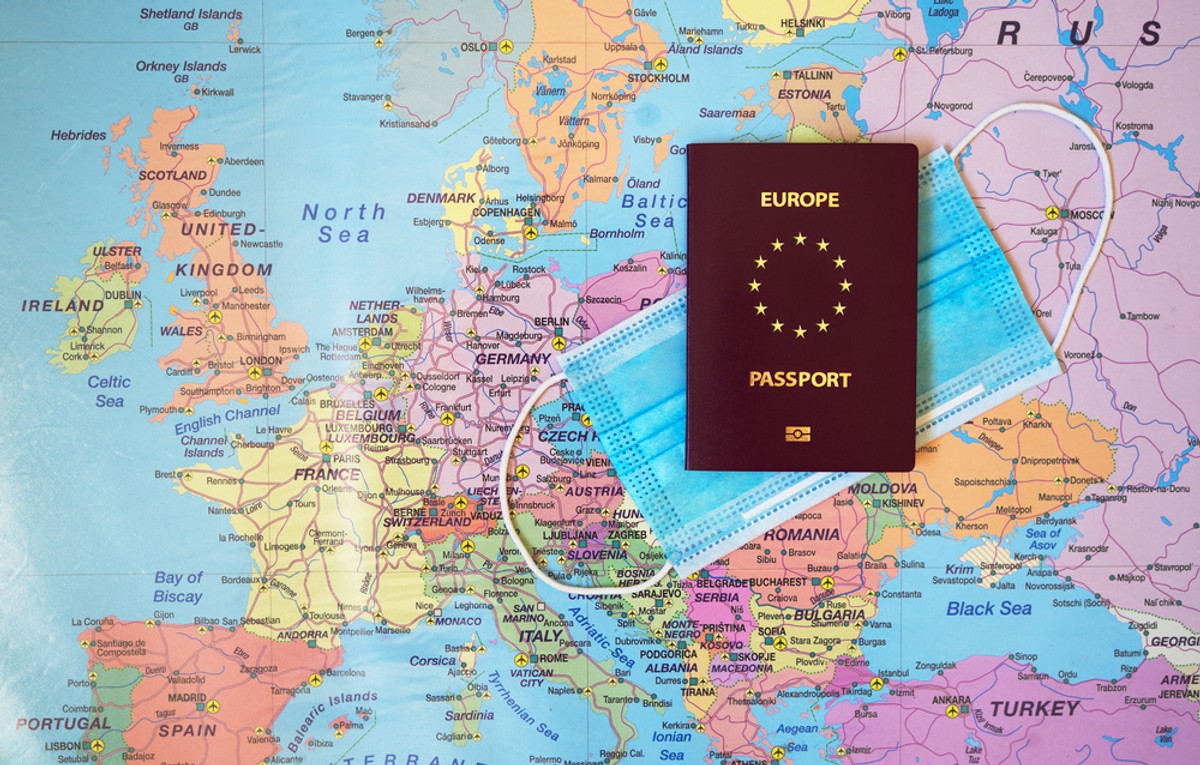 Europa podróż koronawirus paszport fot. shutterstock.jpg - 100%