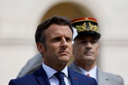 "Nie powinniśmy poniżać Rosji". Macron już snuje plany relacji z Putinem po wojnie