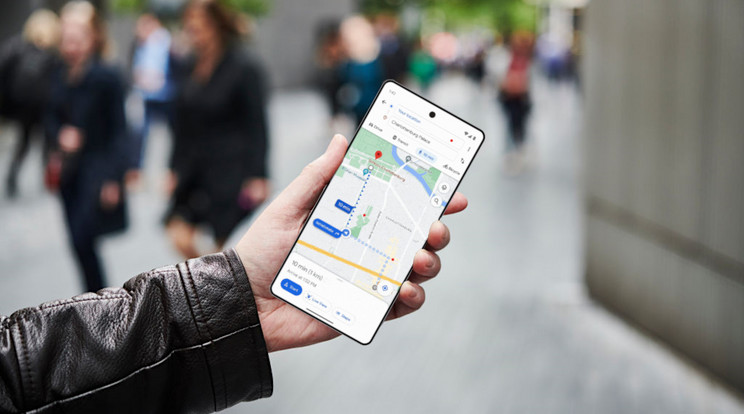 A Google Térkép új funkciója sokat segít a tájékozódásban, akár gyalog, akár kerékpárral, akár autóval közlekedünk. Ha elvétenénk a kijelölt útvonalat, azonnal újratervezi, hogy merre kell haladnunk, és az érkezés új várható időpontját is megadja. / Kép: Getty Images/AndroidPolice/Blikk