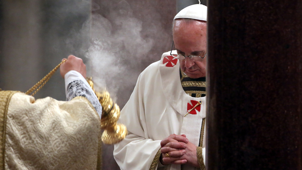 Papież Franciszek powiedział podczas homilii wygłoszonej 22 maja, że również ateiści mogą zostać zbawieni. Watykan zdementował jednak słowa głowy Kościoła - podaje serwis examiner.com.