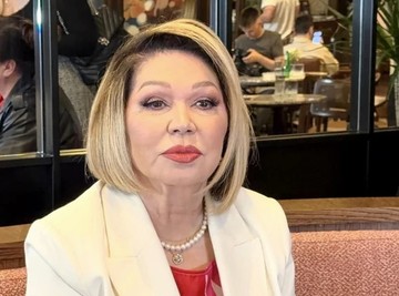 Odnos između Vesne Zmijanac i Nede Ukraden je zahladneo zbog čestitki povodom rođenja unuka: Danas pevačica koleginici želi da je ZDRAVLJE POSLUŽI DA IZDRŽI KONCERT