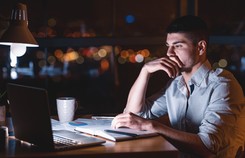 Pracujesz w nocy? Sprawdź, jakie dodatki Ci przysługują w 2025 roku