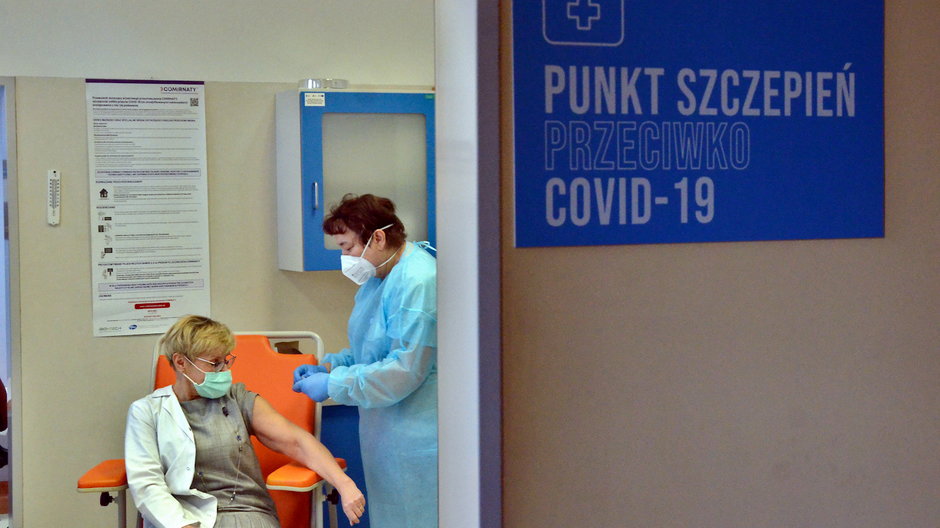 Pierwsze szczepienia przeciw COVID-19 w Łodzi