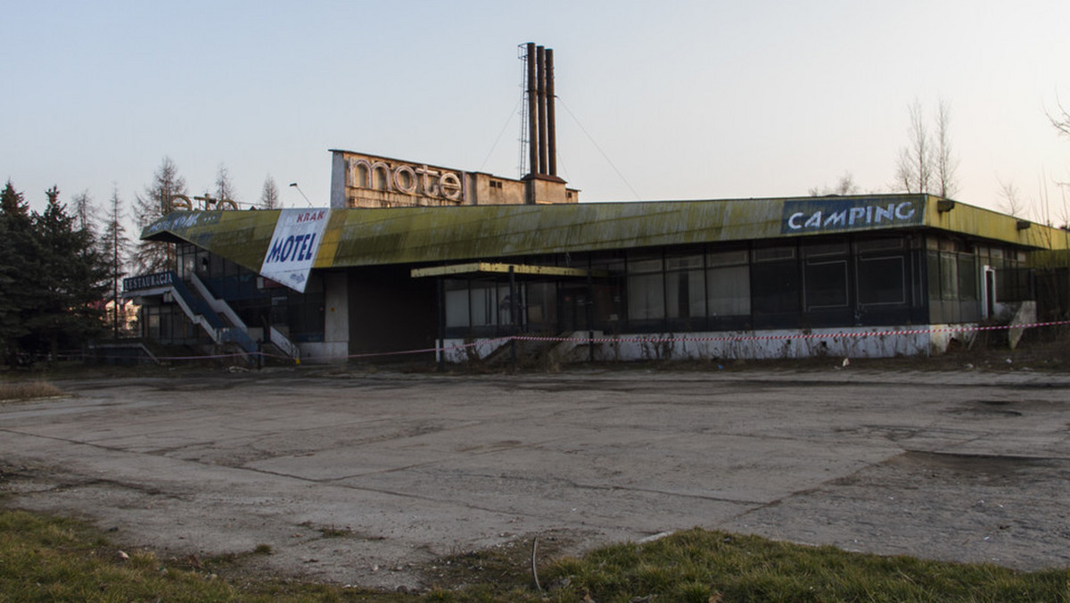 Urzędnicy szukają chętnego inwestora, który wykupi 2,2 hektary ziemi po dawnym motelu Krak. Przetarg ustny ma odbyć się w połowie września. Cena wywoławcza to 21,1 milionów złotych.