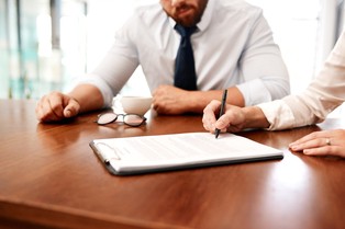 Reforma PIP przyjęta przez Senat. Inspektorzy będą mogli przekształcać m.in. umowy B2B w etat. Ustawa czeka na podpis prezydenta