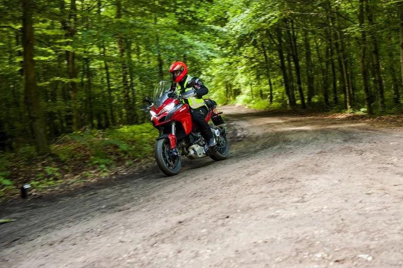 Ducati Multistrada 1200 w lekkim terenie