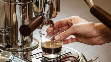 Dźwigniowy ekspres do kawy pokochają miłośnicy tradycji i włoskiego espresso