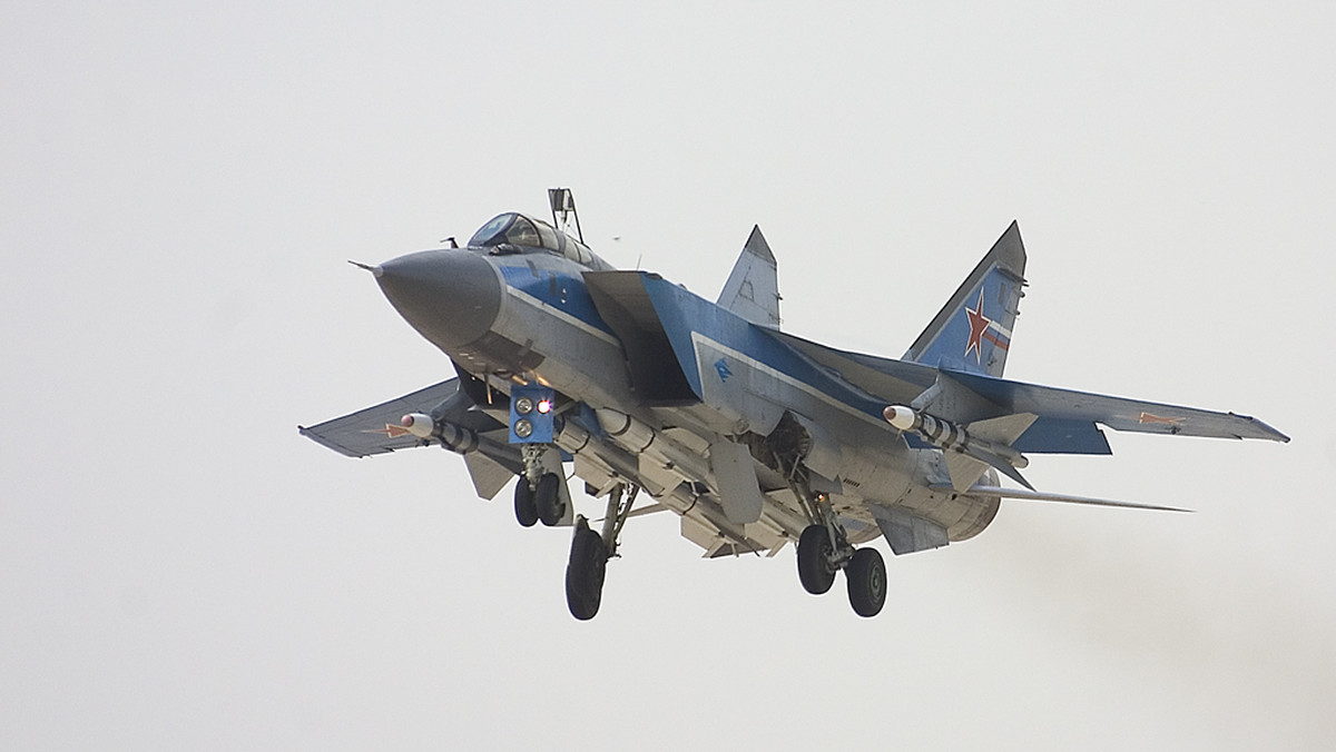 Uratowano dwuosobową załogę myśliwca MIG-31, który rozbił się na Dalekim Wschodzie Rosji - poinformowało ministerstwo obrony Rosji.