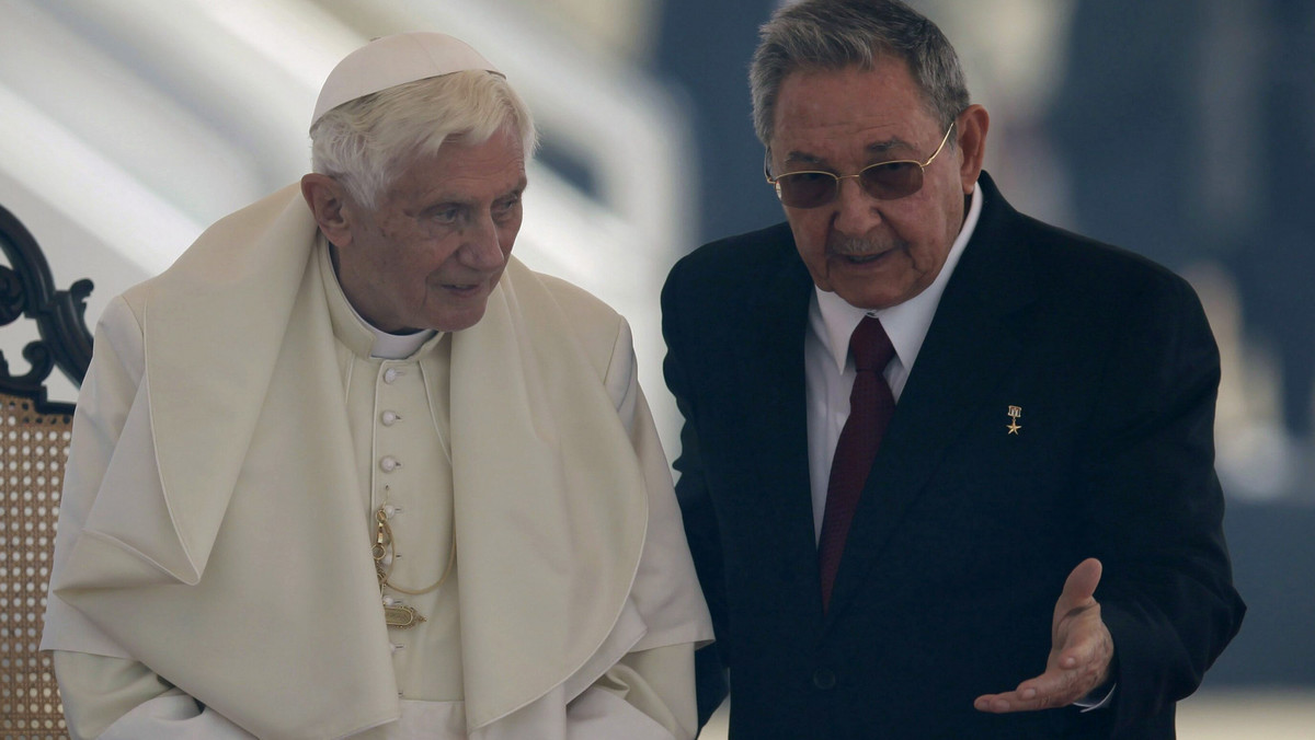 Ponad 40 (według oficjalnych źródeł kubańskich - 52) minut trwało osobiste spotkanie Benedykta XVI z prezydentem Kuby Raúlem Castro 27 marca w Pałacu Rewolucji w Hawanie.