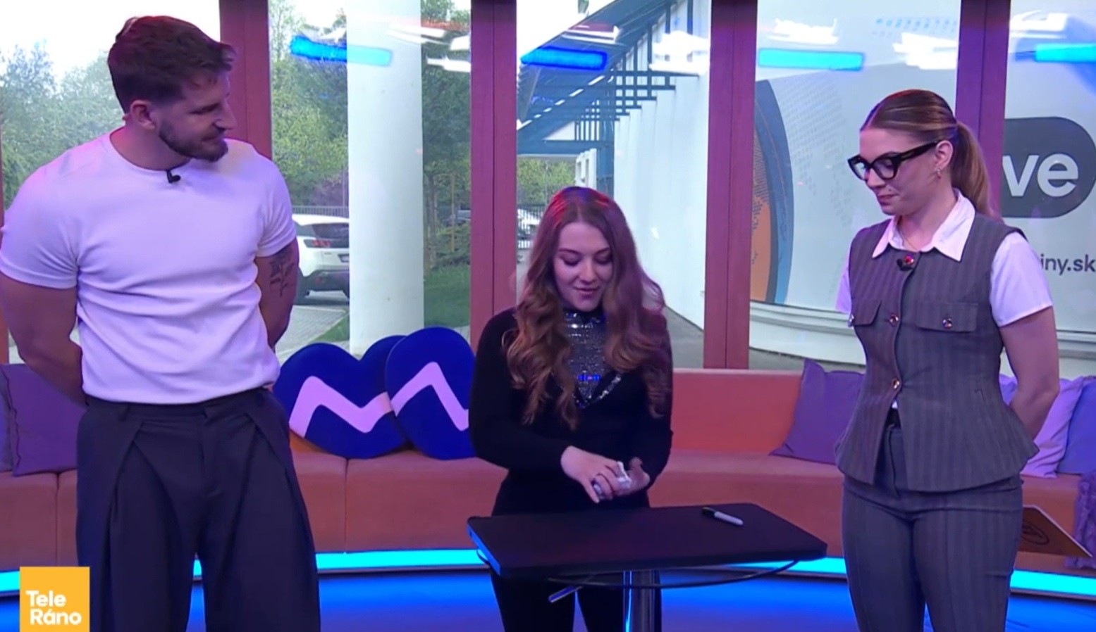 Kúzelníčka Natália v Teleráne predviedla fantastický trik s kartami. 