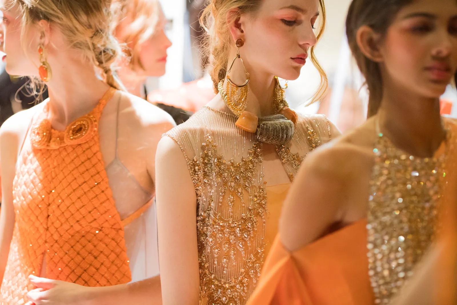 Giorgio Armani oslavuje 20 rokov Haute Couture výstavou.