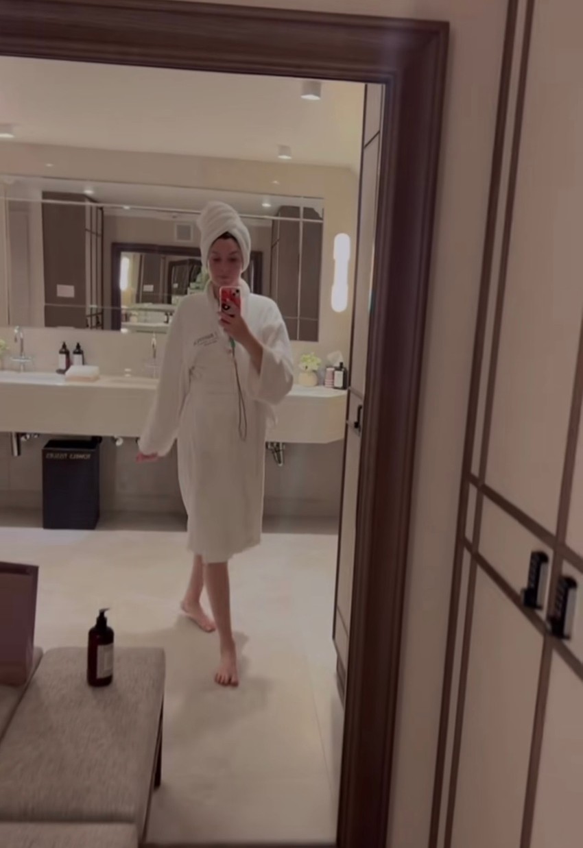 Anđela i Mihail u hotelu