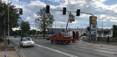 Montują światła przed Lidlem w Rzeszowie