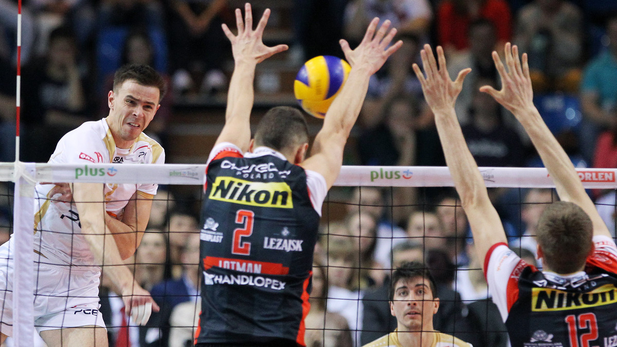 Mecz PlusLigi: PGE Skra Bełchatów - Asseco Resovia Rzeszów. Spotkanie w łodzkiej Atlas Arenie rozpoczęło się w niedzielę, 30 listopada o godzinie 14:45.