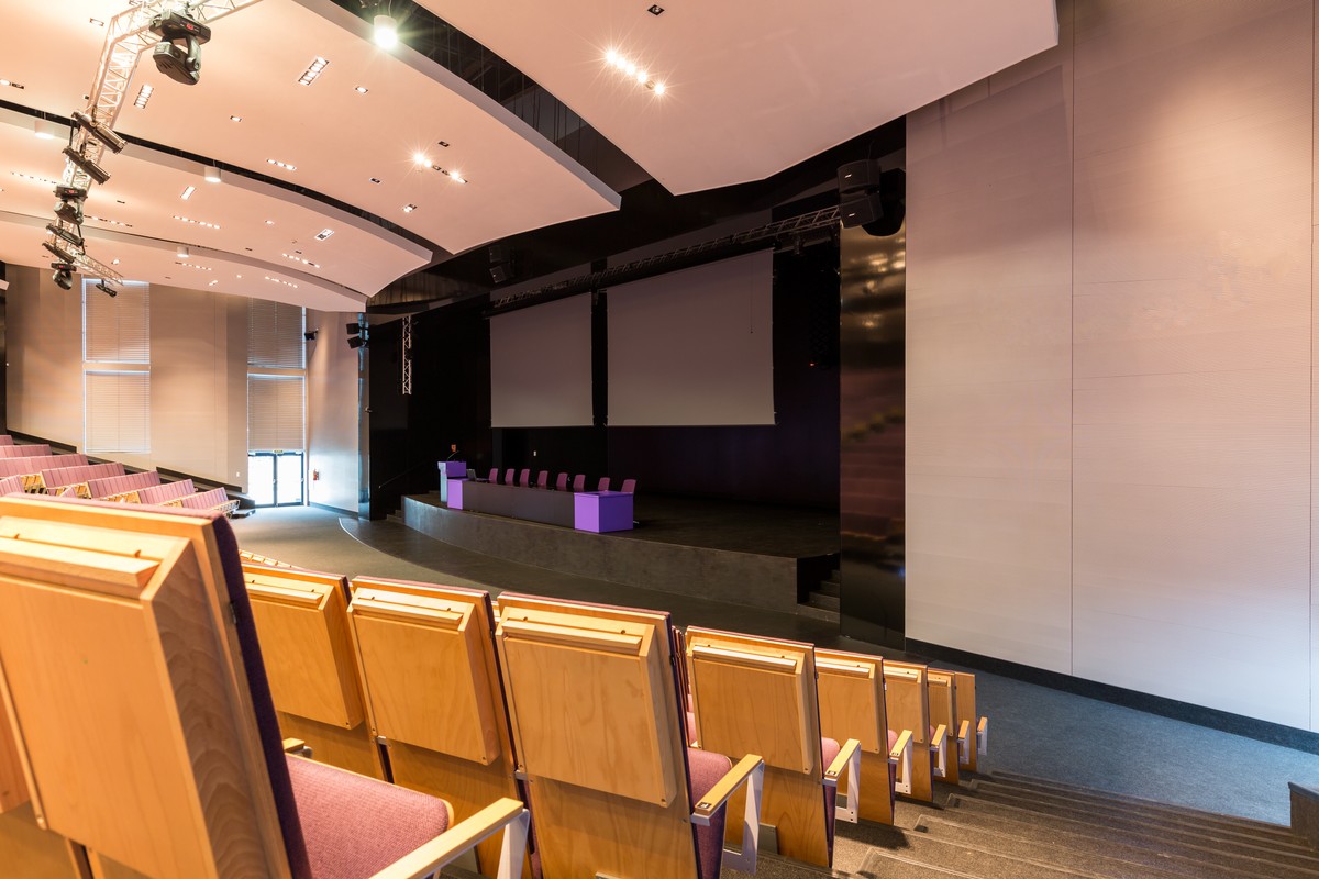 Studenci odchodzą – uczelnie biją na alarm. Co kryje się za rekordowym odpływem?