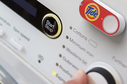 Naciskasz przycisk na pralce, a proszek do prania już do ciebie jedzie. Tak działa Amazon Dash