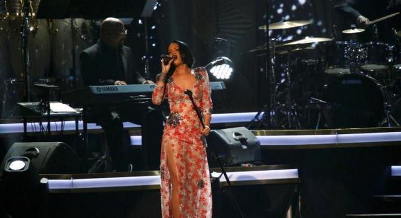 Rihanna's Grammy performance canceled due to throat infection