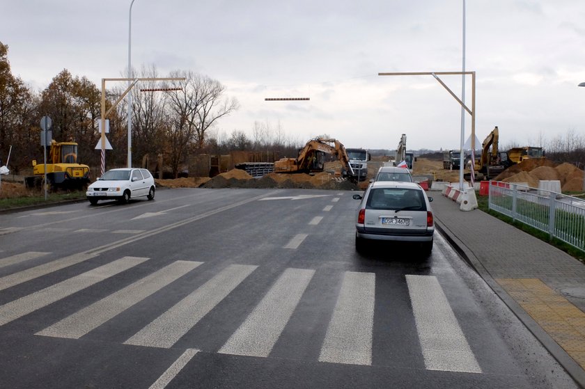 Nowe skrzyżowanie wyprowadza... w pole