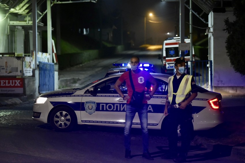 Policija MUP Srbije noćna fotka pokrivalica