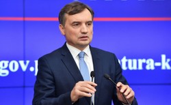 Ziobro o wyroku ws. abp. Jędraszewskiego. "Żenujący i zawstydzający". Padły też słowa o nienawiści do chrześcijan