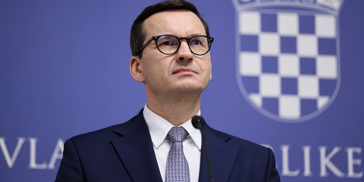 Planujemy obniżkę pewnych komponentów składowych ceny paliwa - powiedział premier Mateusz Morawiecki dziennikarzom podczas wizyty w Chorwacji. 