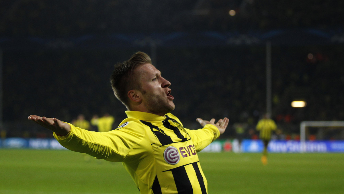 Borussia Dortmund pokonała Szachtar Donieck 3:0 (2:0) w rewanżowym meczu 1/8 finału piłkarskiej Ligi Mistrzów. W pierwszym meczu padł wynik 2:2, więc do ćwierćfinału awansował zespół BVB. Prym w niemieckiej drużynie wiedli Polacy - Robert Lewandowski popisał się ładną asystą, a Jakub Błaszczykowski sprytem i umiejętnościami, które pozwoliły mu zdobyć gola (Fot. Reuters).