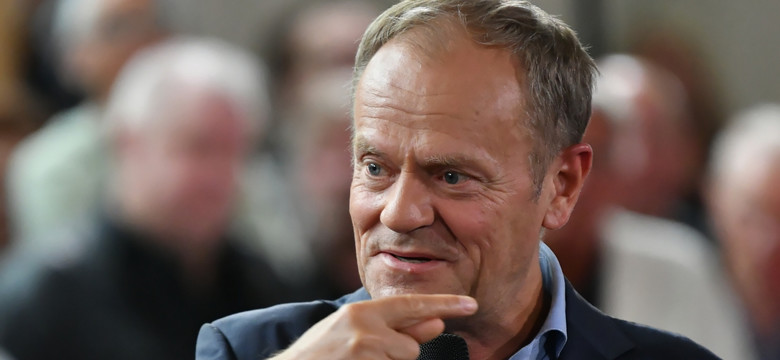 Donald Tusk w Kartuzach. "Nie wystarczy dołożyć trochę pieniędzy"...