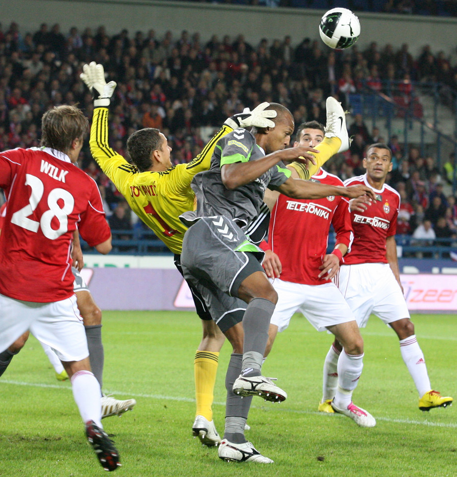 PIŁKARSKA EKSTRAKLASA WISŁA KRAKÓW KONTRA KORONA KIELCE