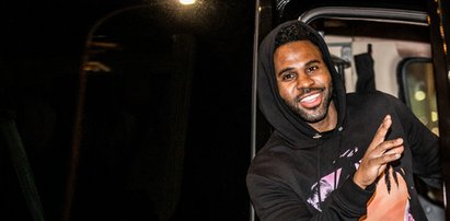 Jason Derulo przyleciał do Polski. Gwiazdor "Sylwestra Marzeń z Dwójką" na lotnisku w Krakowie tryskał humorem [DUŻO ZDJĘĆ]