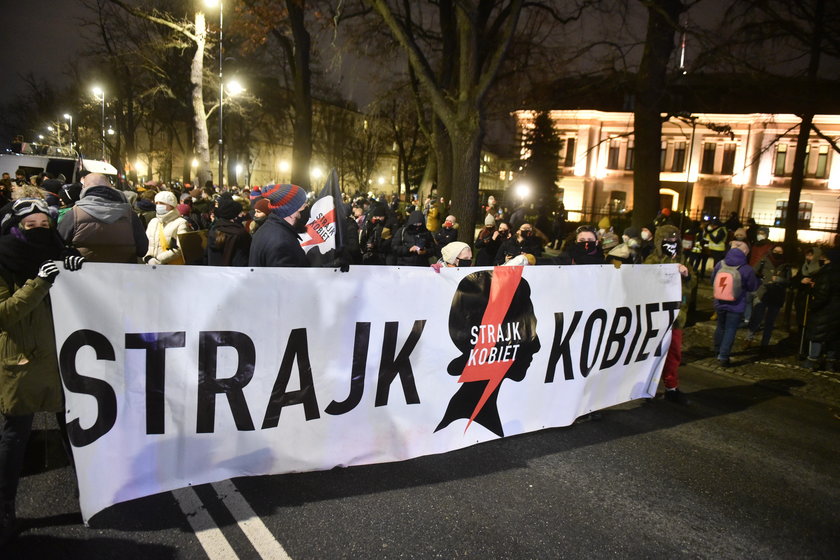 Trybunał Konstytucyjny opublikował uzasadnienie wyroku ws. aborcji. Protesty w Polsce