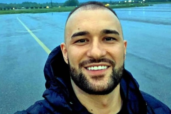 (FOTO) PRVA SLIKA HARISA BERKOVIĆ NAKON ŠTO JE PRESADIO KOSU Evo kako izgleda bivši Rade Manojlović: "Bilo je bolno"