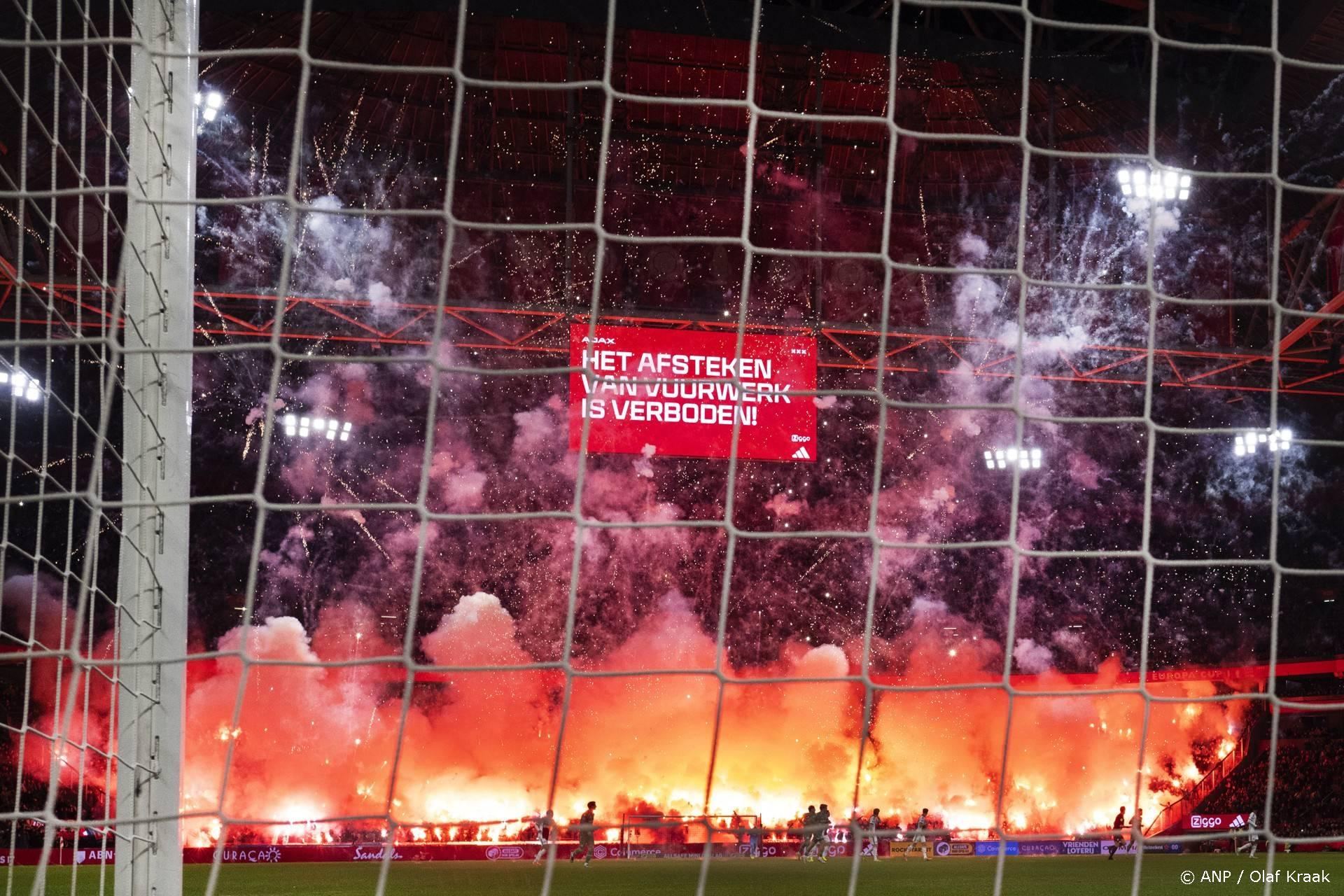 Na de vuurwerk-chaos: Ajax sluit vijf tribunes voor Feyenoord op 14 december