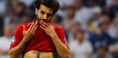 Mohamed Salah wywijał na weselu z maseczką pod brodą. Jest zakażony